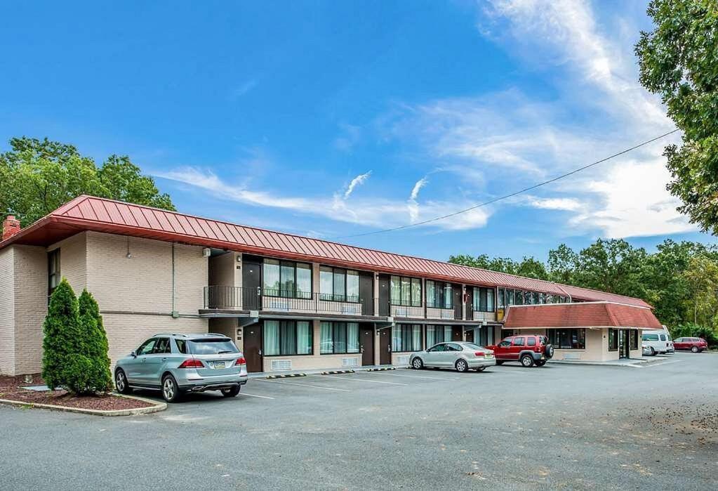 המונטון Red Carpet Inn & Suites Nj-73 מראה חיצוני תמונה